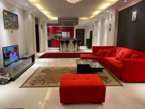 Modern Design & Large Apartment in Front Of Giza Pyramids